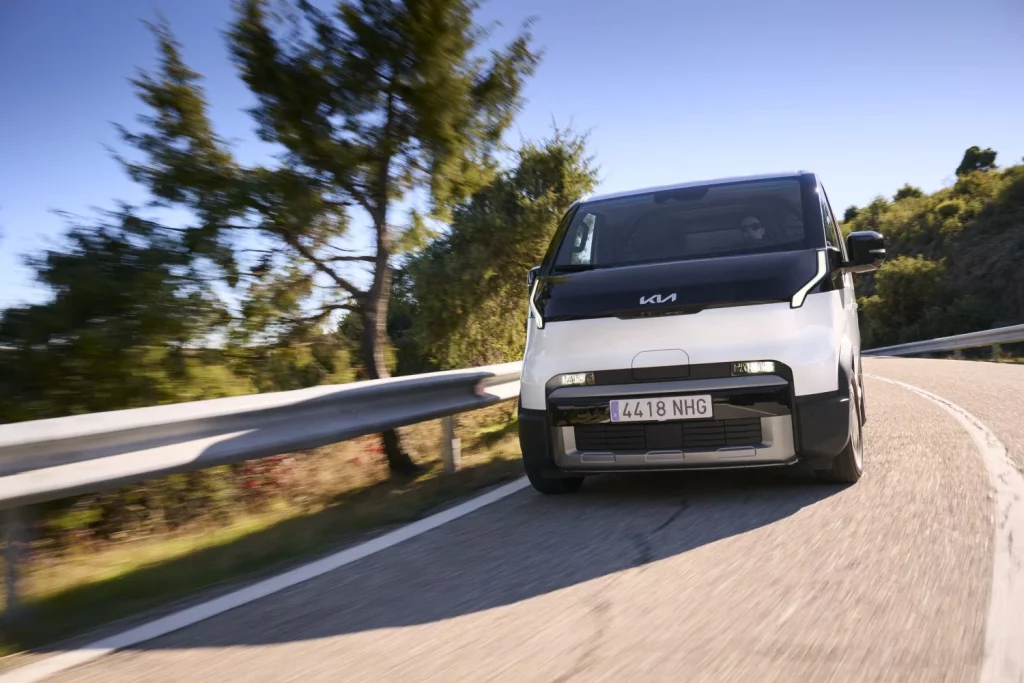 Primera prueba del Kia PV5: Un regreso por todo lo alto 5 Motor16 Kia PV5 Cargo al volante 3 Motor16