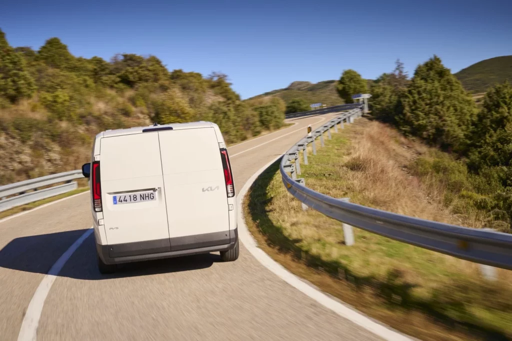 Primera prueba del Kia PV5: Un regreso por todo lo alto 6 Motor16 Kia PV5 Cargo al volante 4 Motor16