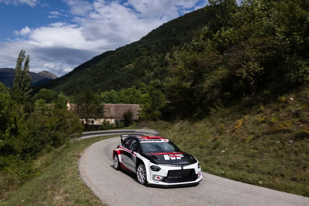 LANCIA YPSILON MUNDIAL DE RALLYS 11 Motor16
