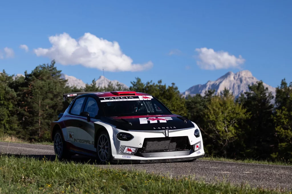 LANCIA YPSILON MUNDIAL DE RALLYS 13 Motor16