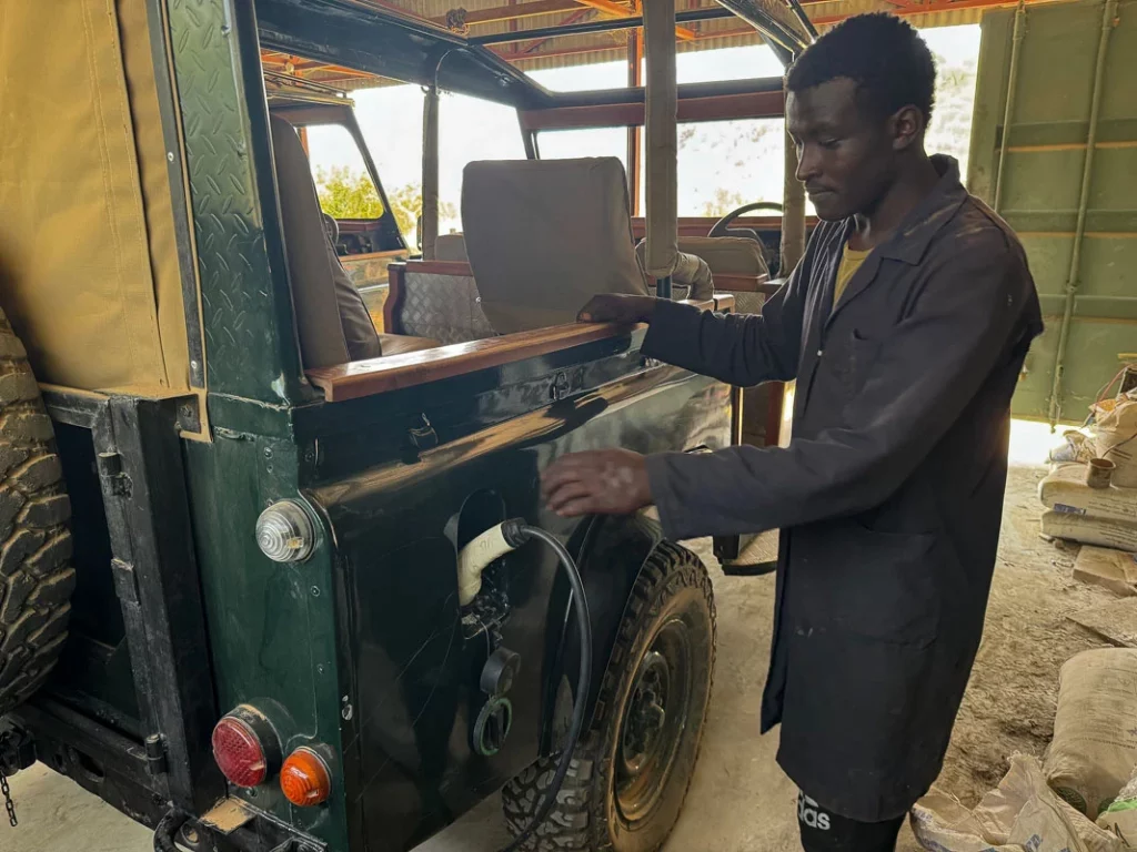 LAND ROVER DEFENDER ELECTRICOS KENIA ELECTROGENIC 14 Motor16