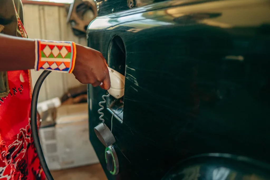 LAND ROVER DEFENDER ELECTRICOS KENIA ELECTROGENIC 15 Motor16