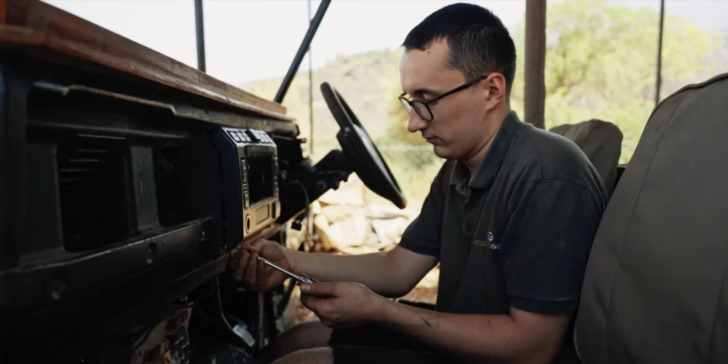 LAND ROVER DEFENDER ELECTRICOS KENIA ELECTROGENIC 2 1 Motor16