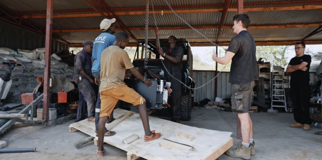 LAND ROVER DEFENDER ELECTRICOS KENIA ELECTROGENIC 3 1 Motor16