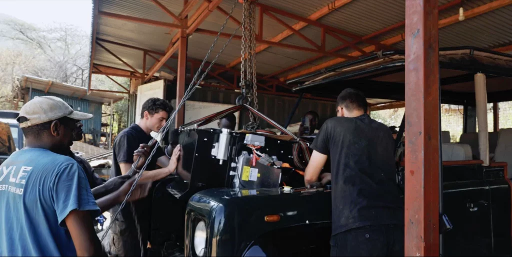 LAND ROVER DEFENDER ELECTRICOS KENIA ELECTROGENIC 4 1 Motor16