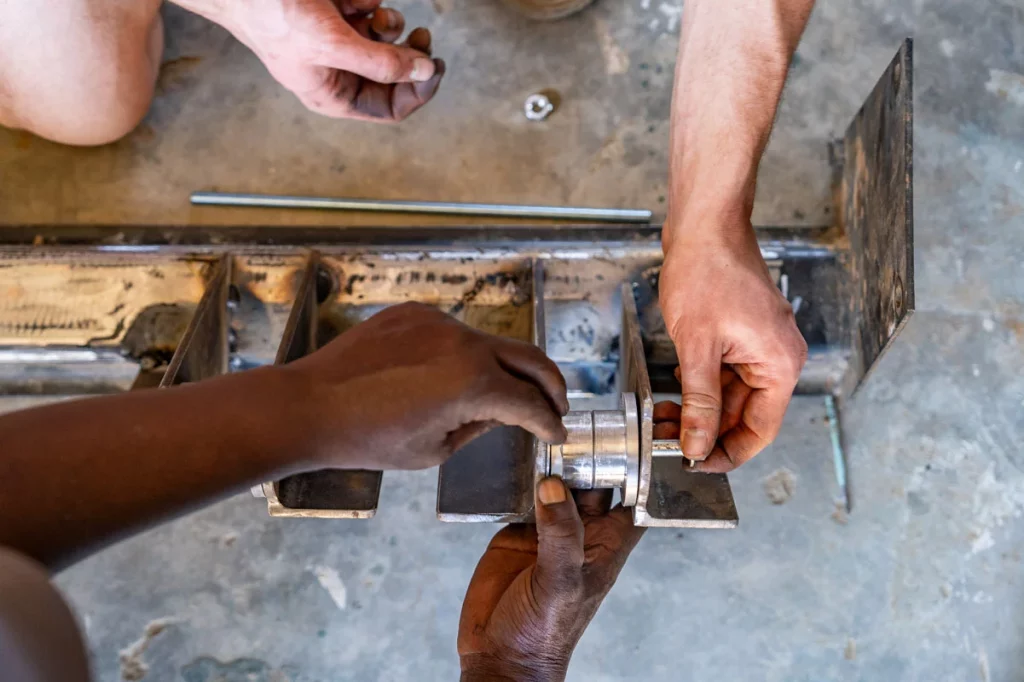 LAND ROVER DEFENDER ELECTRICOS KENIA ELECTROGENIC 5 Motor16