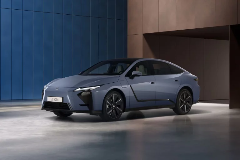 El Lexus ES y su promesa de redefinir el lujo moderno con serenidad eléctrica