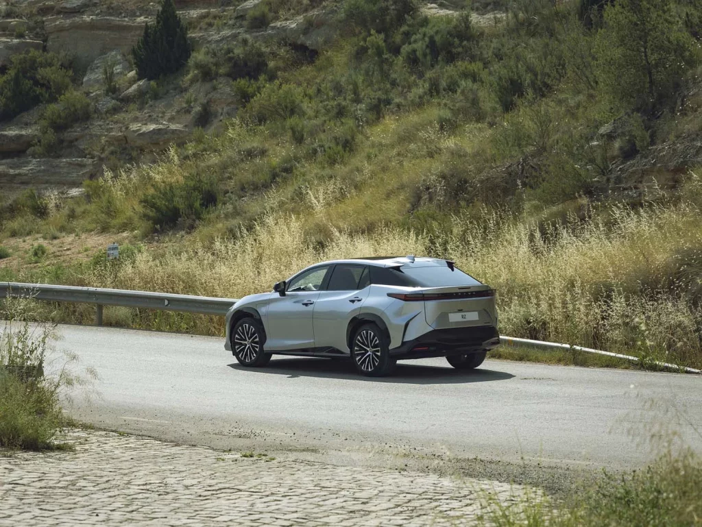 LEXUS RZ Hermanos Torres 8 Motor16