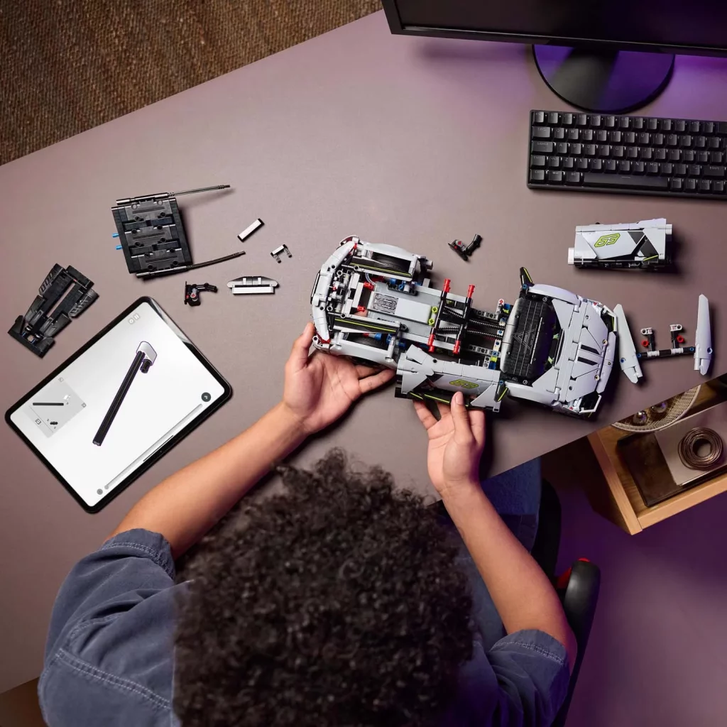 Lamnorghini revuelto Lego Technics1 Engine16