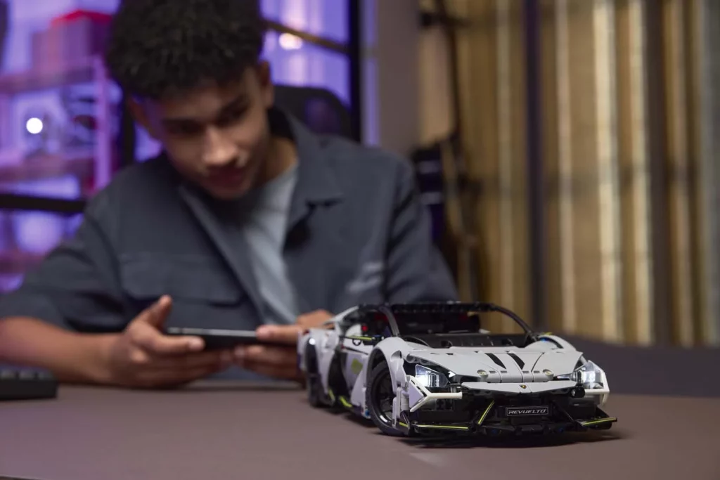 Motor Lamnorghini revuelto Lego Technics216