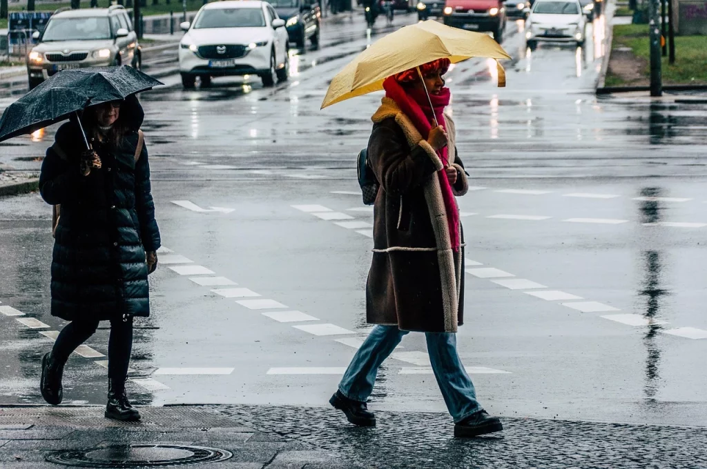 Lluvia ciudad mojado Motor16