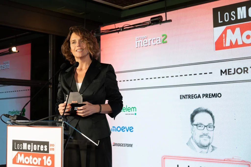Mar Pieltain, directora general de Lexus en la entrega del premio a su innovación.