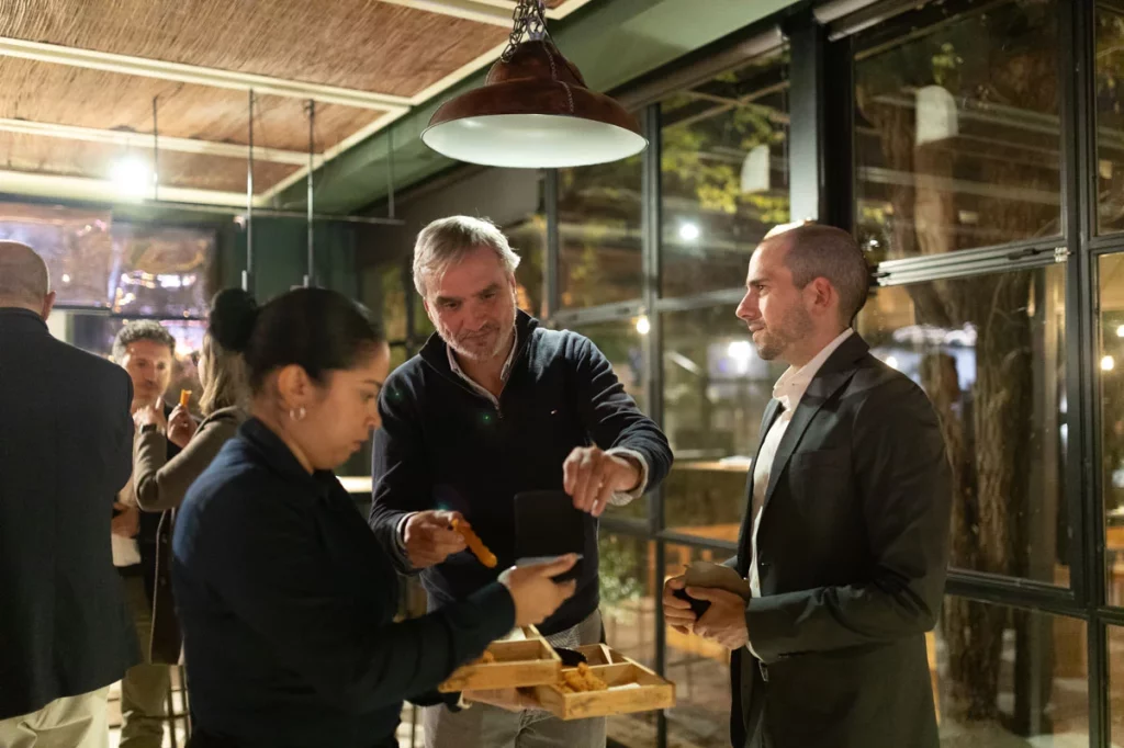 Mario Camacho de McLaren con Francisco Javier Tejedor de Valvoline. Premios Motor 16 308 Motor16