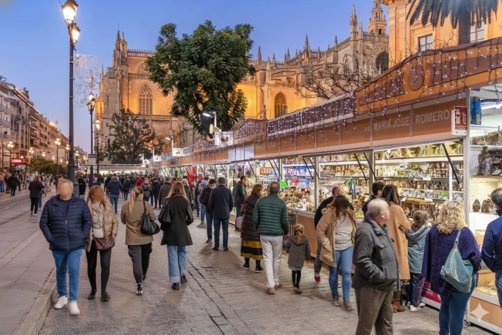 8 mercadillos navideños, dentro y fuera de España, que bien merecen una escapada en camper o caravana 106 Motor16 Mercado navidad Sevilla Motor16