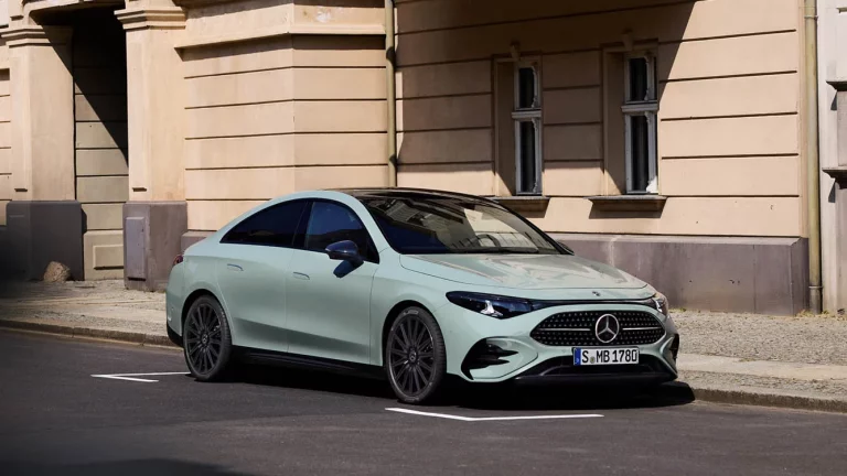 Mercedes-Benz CLA híbrido: equilibrio entre eficiencia, tecnología y emoción