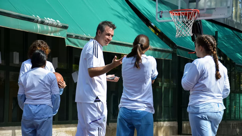 PROGRAMA BALONCESTO HOSPITALES FUNDACION RELA MADRID Motor16