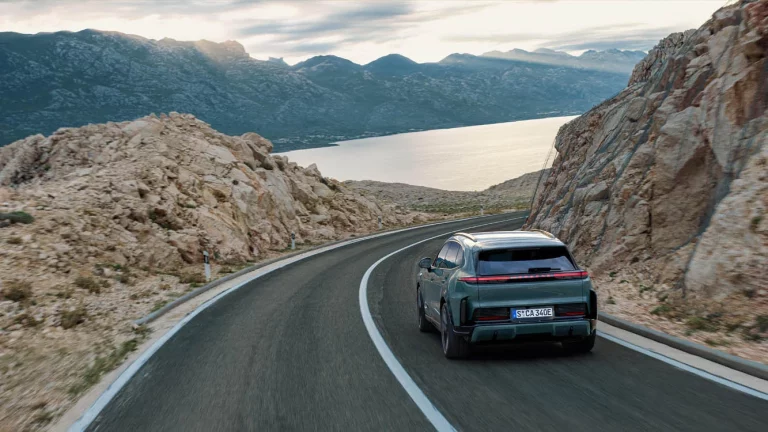 PTM: 125 años de tracción total que culminan con el Porsche Cayenne Electric