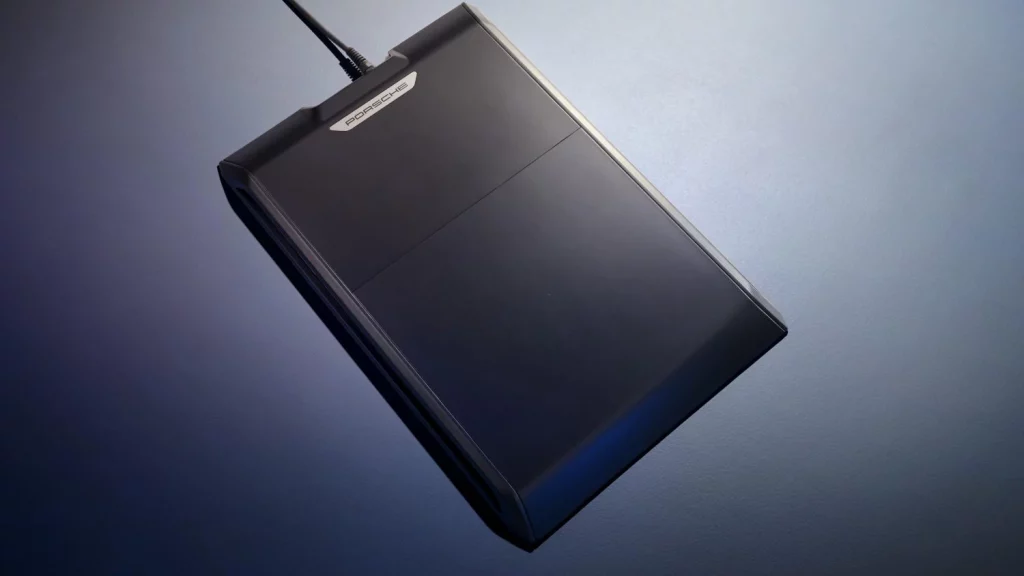 Porsche Cayenne Electric: Adiós a los cables, llega la carga inalámbrica 1 Motor16 Porsche Cayenne electrico carga inalambrica (4)