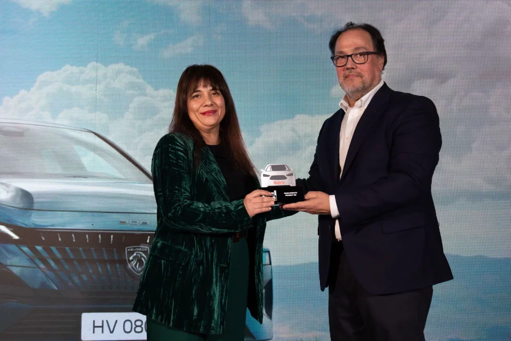 Premios Motor16 2025: el valor de la excelencia y la experiencia 19 Motor16 Premios Motor 16 Ana Gema Ortega Peugeot. Javier Montoya Motor16 Motor16