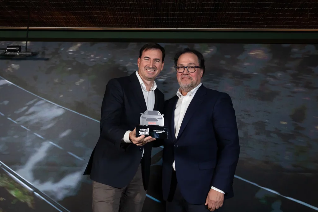 Premios Motor16 2025: el valor de la excelencia y la experiencia 16 Motor16 Premios Motor 16 Carlos de Luis Seat. Javier Montoya Motor16 Motor16