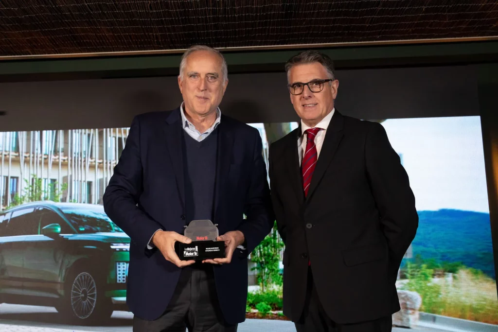 Premios Motor16 2025: el valor de la excelencia y la experiencia 9 Motor16 Premios Motor 16 Juanjo Martinez Hyundai. Jorge Lopez Corda CETELEM Motor16