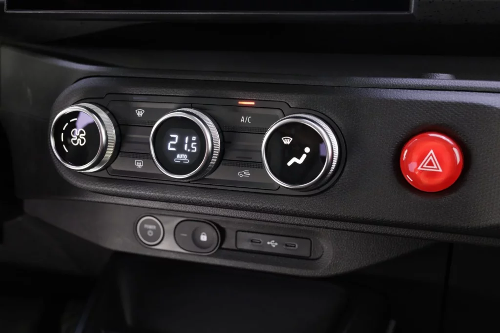 Nuevo Renault Twingo E-Tech: Vuelve el urbano por excelencia 63 Motor16 Renault Twingo E Tech 2026 60 Motor16