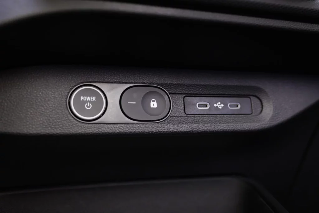 Nuevo Renault Twingo E-Tech: Vuelve el urbano por excelencia 67 Motor16 Renault Twingo E Tech 2026 64 Motor16