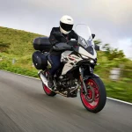 Suzuki SV-7GX: precio en España desde 8.299 € y maletas laterales gratis hasta el 31 de agosto