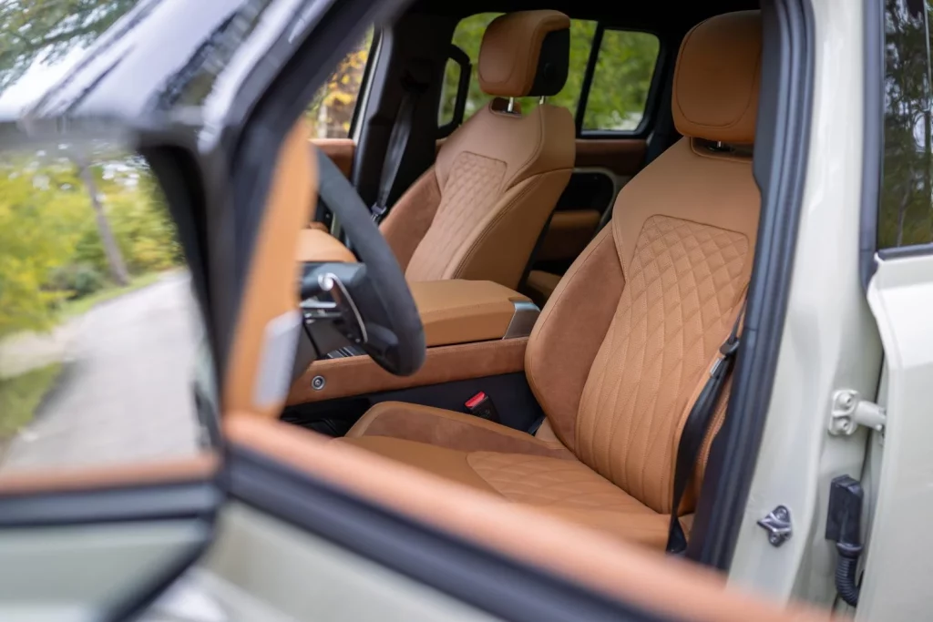 El Defender Pickup renace de la mano de Urban Automotive y Heritage Customs 8 Motor16 Urban Automotive x Heritage Custosm Defender Pickup 12 Motor16