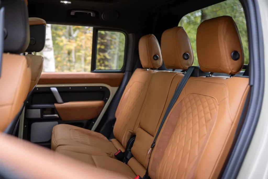 El Defender Pickup renace de la mano de Urban Automotive y Heritage Customs 7 Motor16 Urban Automotive x Heritage Custosm Defender Pickup 13 Motor16