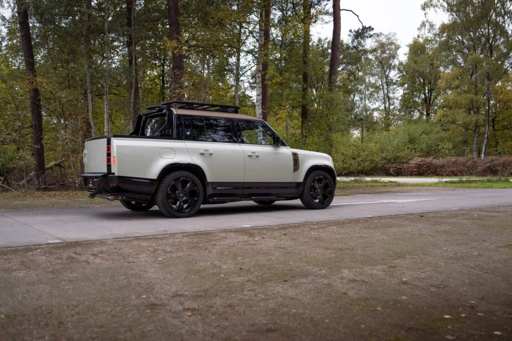 El Defender Pickup renace de la mano de Urban Automotive y Heritage Customs 4 Motor16 Urban Automotive x Heritage Custosm Defender Pickup 16 Motor16