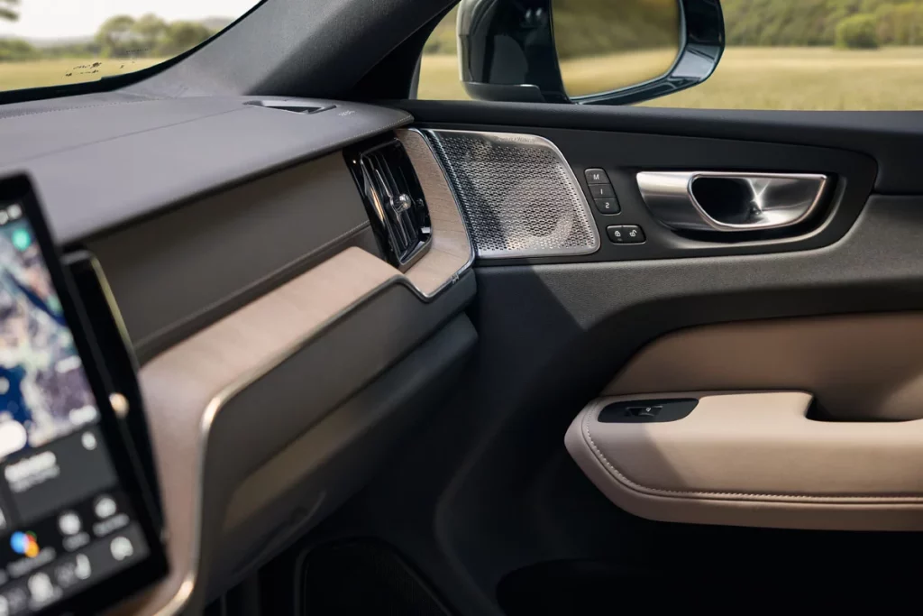 VOLVO XC60 Interior 300 VOLVO XC60 1 Motor16