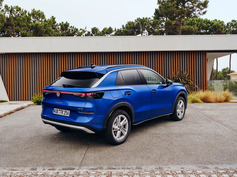 2025 Volkswagen T-ROC. Imagen trasera.