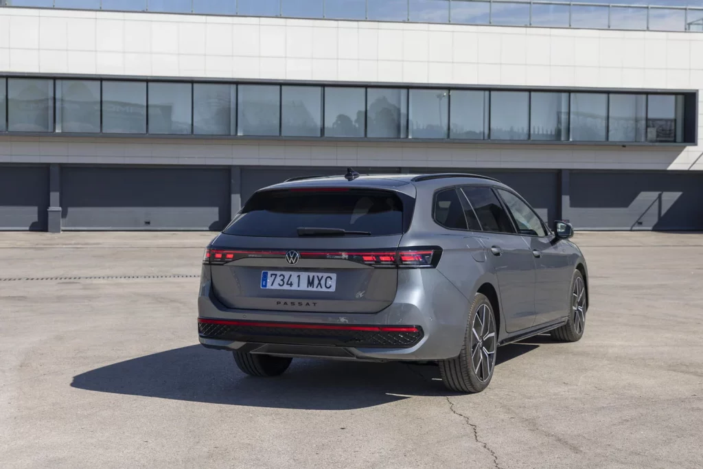 Las estrellas de la apuesta 0 emisiones de Volkswagen 26 Motor16 Volkswagen gama cero VW Passat 2 Motor16