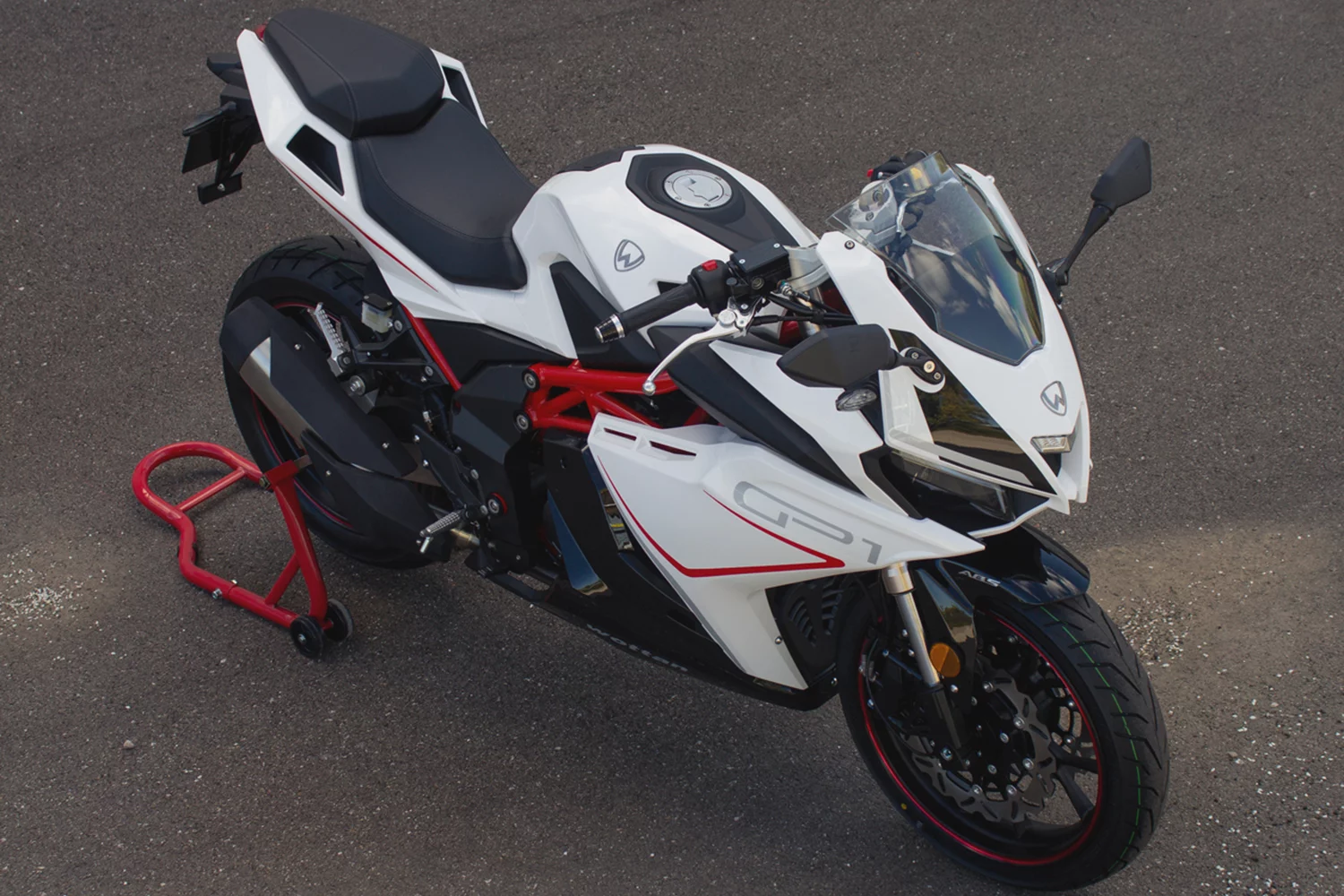 QJMotor SRK 125 RR 2027: la 125 con alerones que cambiará las deportivas A1 1 Motor16 moto deportiva 125