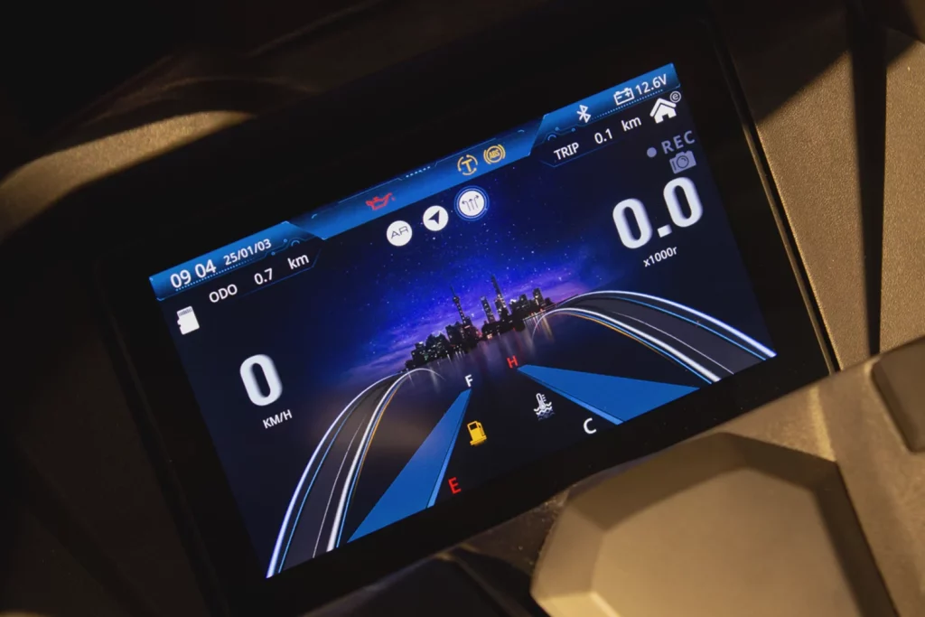 Wottan refuerza su presencia europea con una gama 2026 más avanzada y competitiva 29 Motor16 Wottan ST S 300 maxiscooter economico marca espanola 15 Motor16