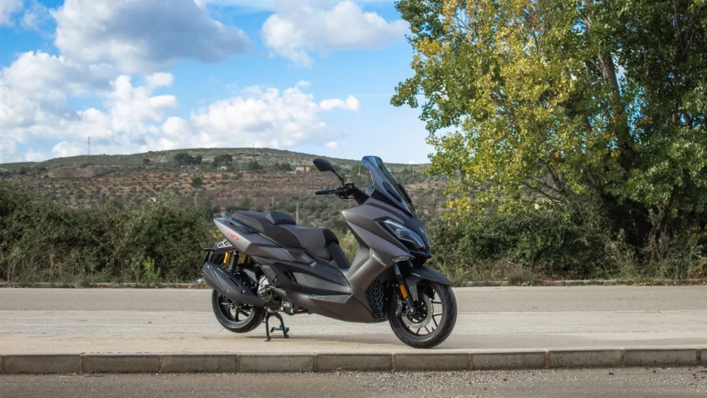 Wottan refuerza su presencia europea con una gama 2026 más avanzada y competitiva 21 Motor16 Wottan ST S 300 maxiscooter economico marca espanola 3 Motor16
