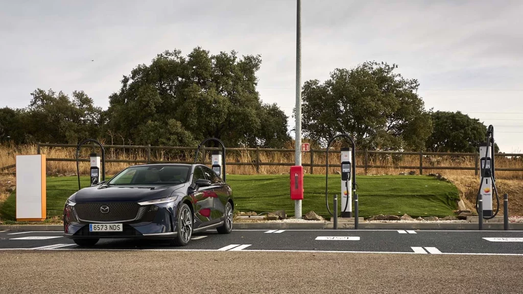 Mazda y Repsol sellan una alianza para acelerar la movilidad eléctrica con ventajas para sus clientes 1 Motor16 alianza mazda repsol3 Motor16