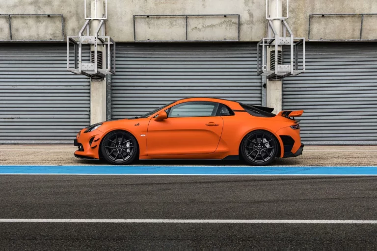Alpine A110 R Ultime: 345 CV y 110 unidades desde 265.000 euros