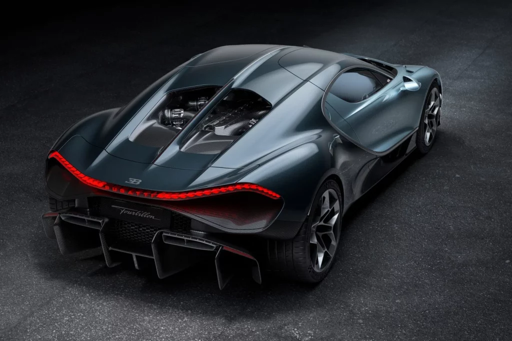 Bugatti ha revelado los secretos del diseño exterior del Tourbillon a través de su serie documental “A New Era”. Jan Schmid, diseñador jefe de la marca francesa, explica cómo han reinterpretado más de un siglo de herencia automovilística.