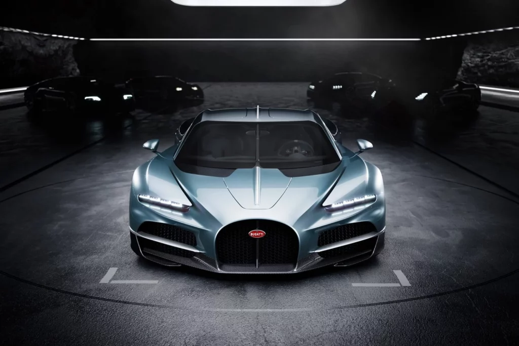 Bugatti ha revelado los secretos del diseño exterior del Tourbillon a través de su serie documental “A New Era”. Jan Schmid, diseñador jefe de la marca francesa, explica cómo han reinterpretado más de un siglo de herencia automovilística.