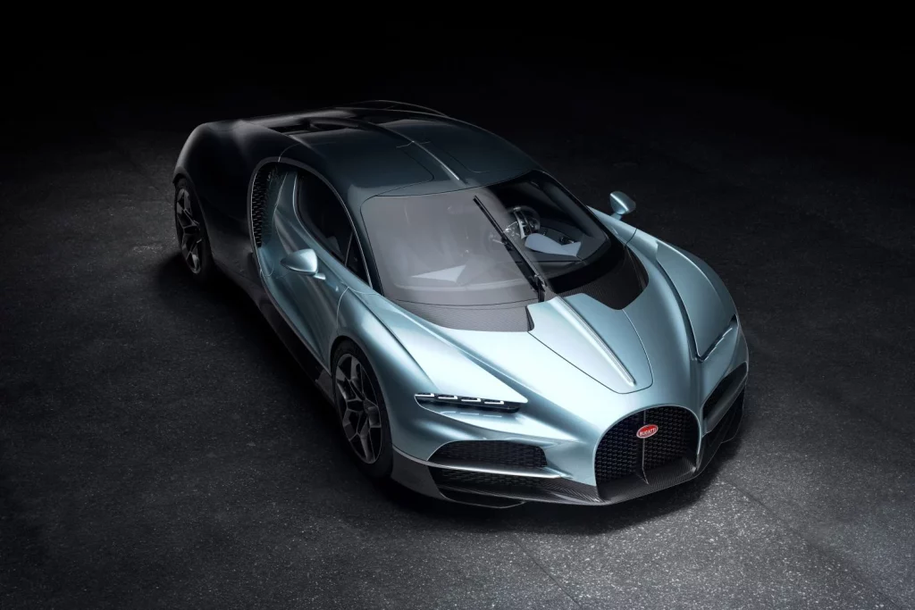Bugatti ha revelado los secretos del diseño exterior del Tourbillon a través de su serie documental “A New Era”. Jan Schmid, diseñador jefe de la marca francesa, explica cómo han reinterpretado más de un siglo de herencia automovilística.