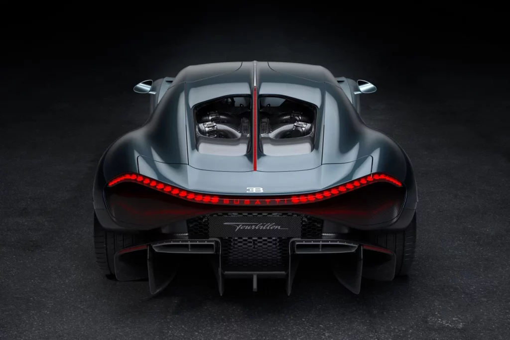 Bugatti ha revelado los secretos del diseño exterior del Tourbillon a través de su serie documental “A New Era”. Jan Schmid, diseñador jefe de la marca francesa, explica cómo han reinterpretado más de un siglo de herencia automovilística.