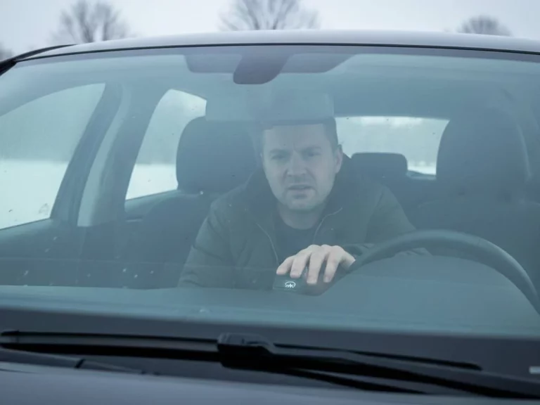 Los consejos del RACE para desempañar los cristales de coche cuanto antes este invierno