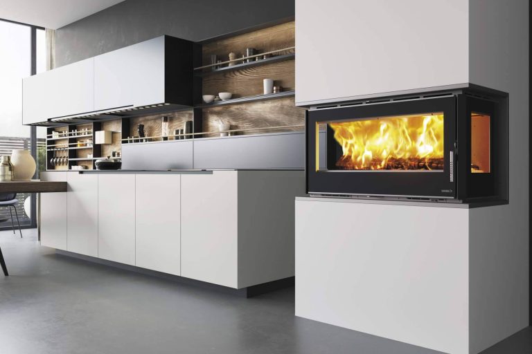 Carbel, referente en chimeneas insertables de leña con enfoque en eficiencia y estética