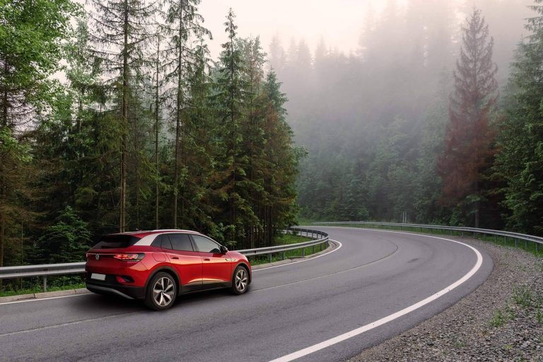 El Seguro de Coche para eléctricos e híbridos enchufables de Línea Directa, entre los mejor valorados