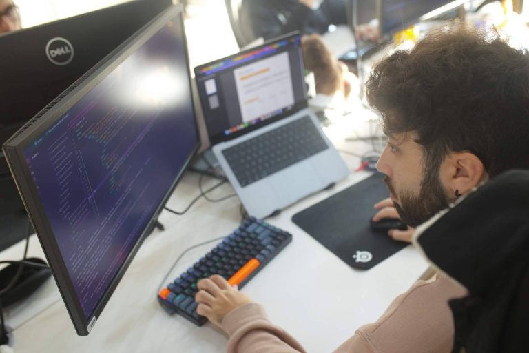 Más allá de las plantillas, desarrollo de apps personalizadas como herramienta de transformación digital