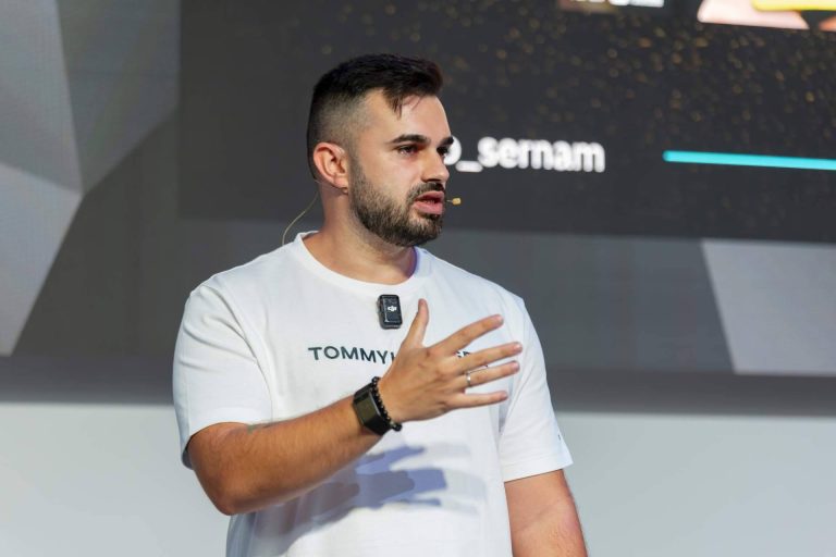 Del Burger King al éxito digital; la historia de Fabio Serna y la habilidad que pocos conocen