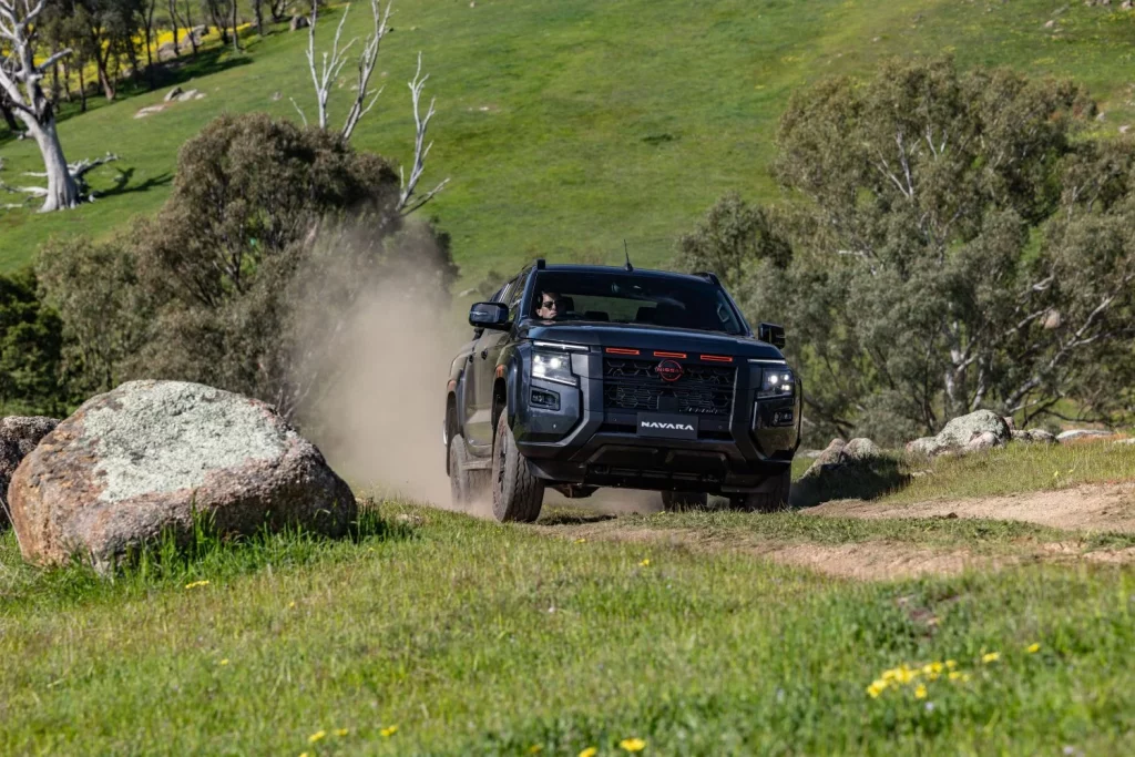 nissan navara d27 australia 23 Motor16