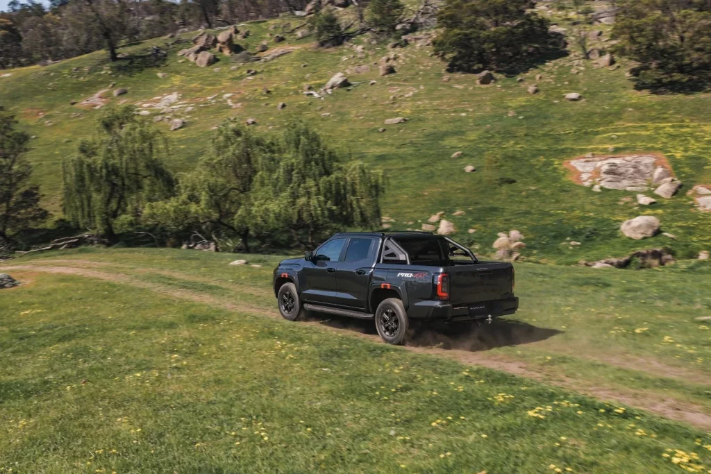 nissan navara d27 australia 26 Motor16